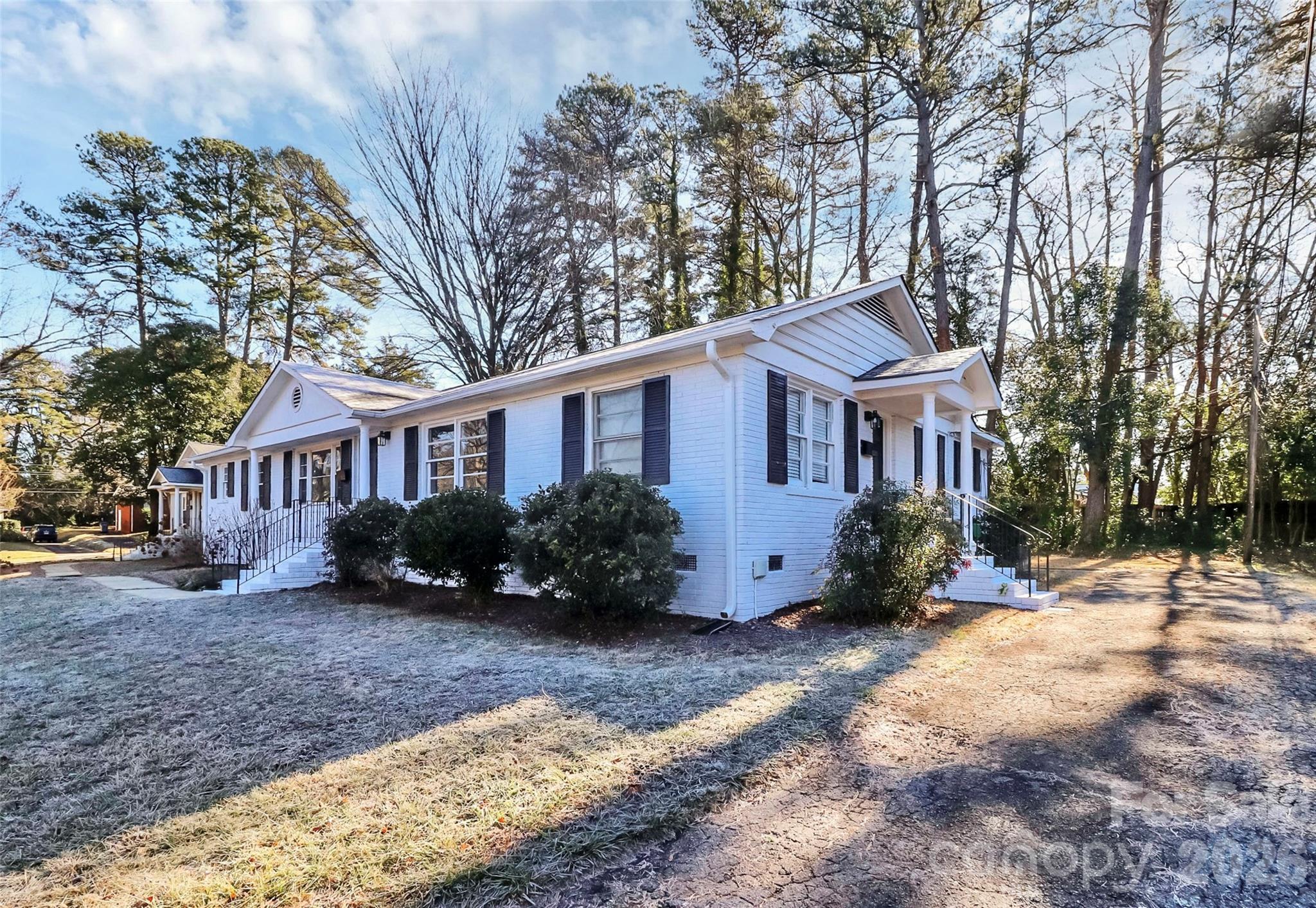 1520/1522 Woodhill Lane