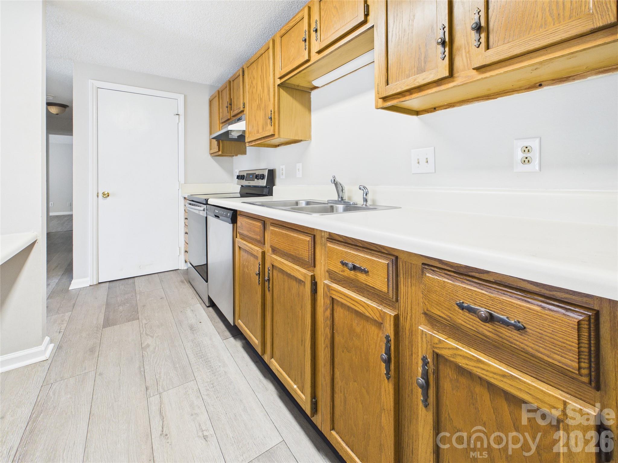 9511 Shannon Green Drive APT E