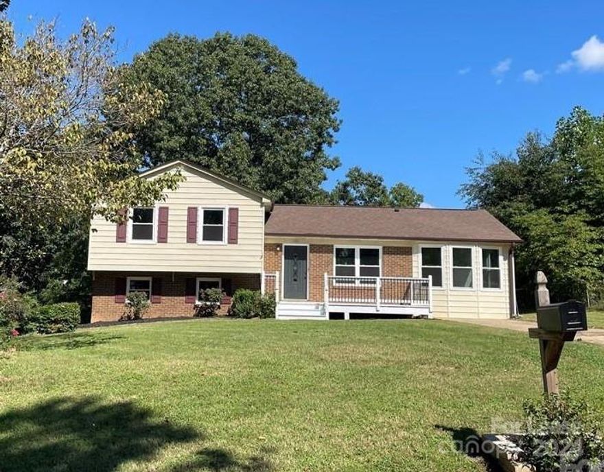 Welcome to this charming split-level home featuring 4 spacious bedrooms and 2 modern bathrooms. Nestled in a quiet neighborhood, this residence offers a relaxing retreat while being conveniently close to the airport. Enjoy the expansive backyard, perfect for outdoor activities and gardening. There is plenty of parking available, including a large garage. This home is perfect for those seeking comfort, convenience, and a peaceful setting. Don't miss out on this gem!