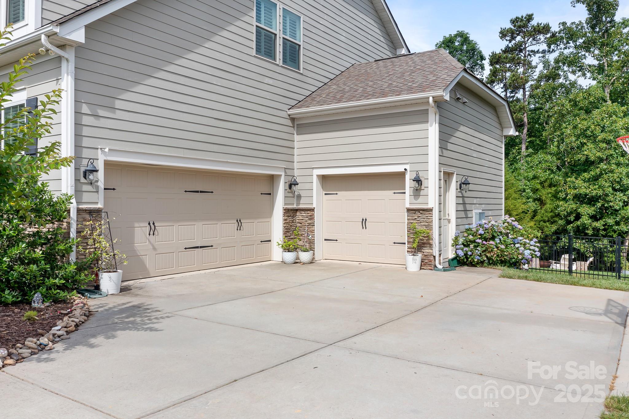 10911 Skymont Drive