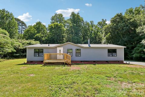 Photo of 4126 Ritchfield Drive, Lincolnton, NC 28092 (MLS # 4394146)
