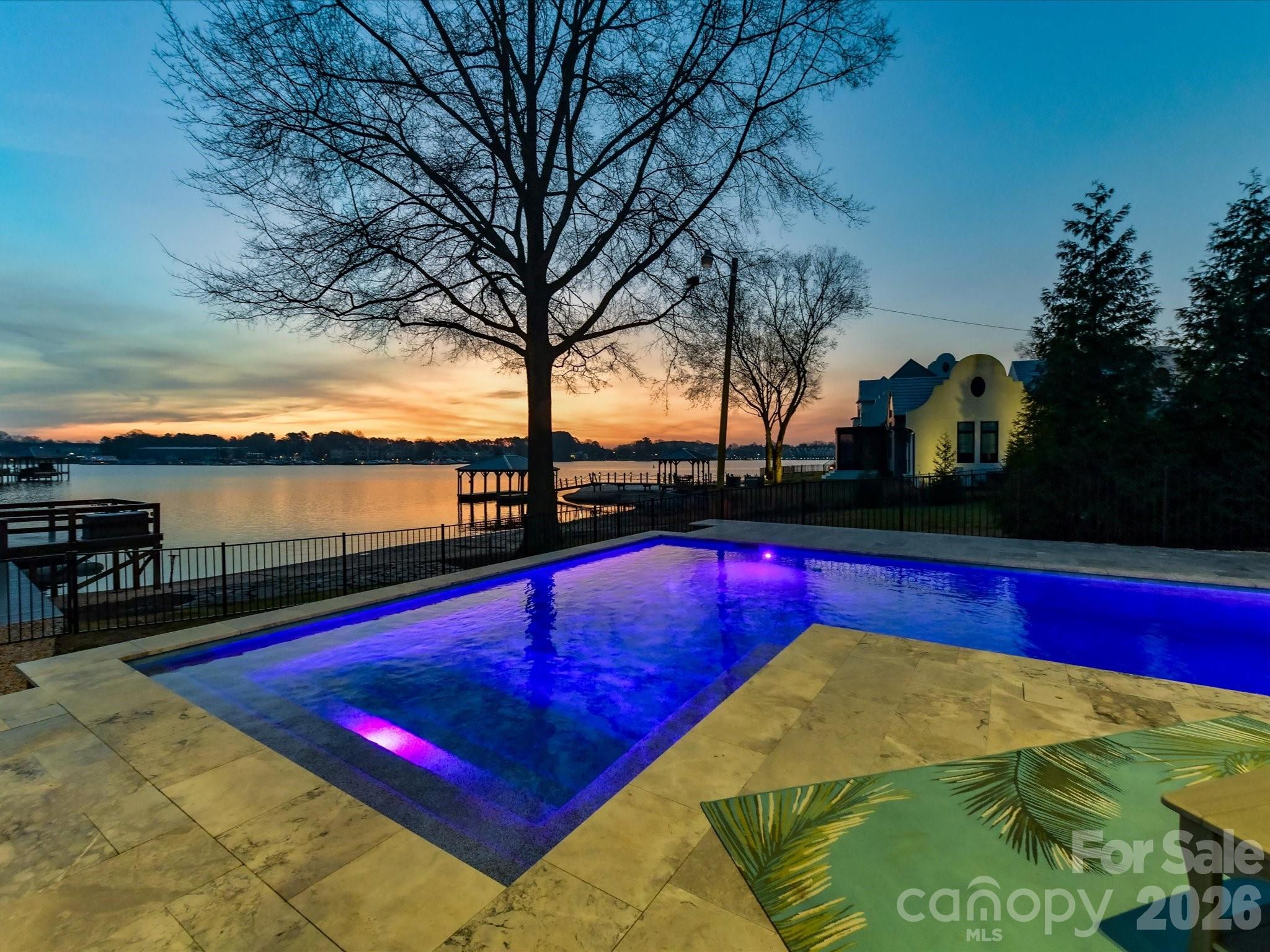 Point Largo - Residential