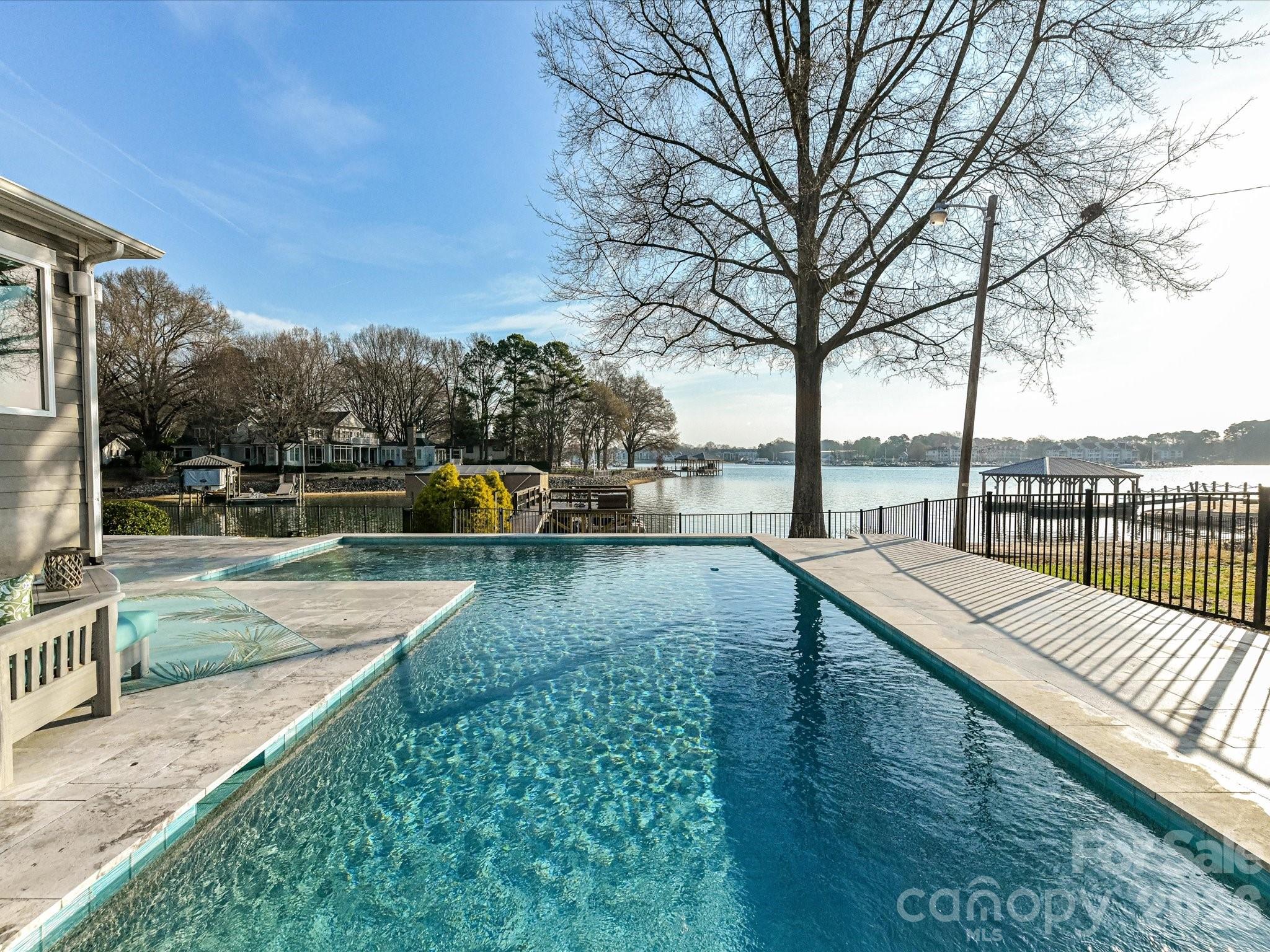 Point Largo - Residential