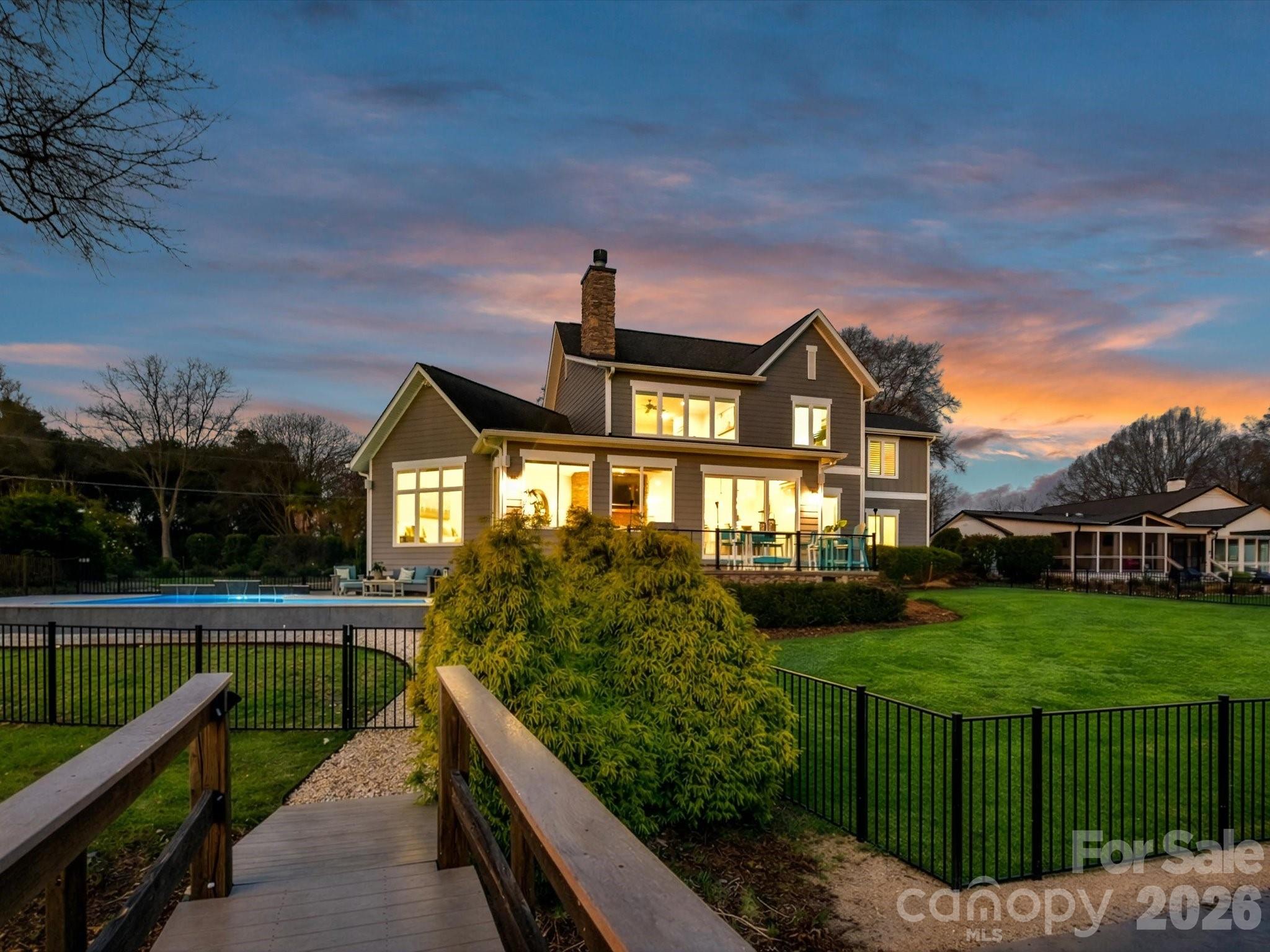 Point Largo - Residential