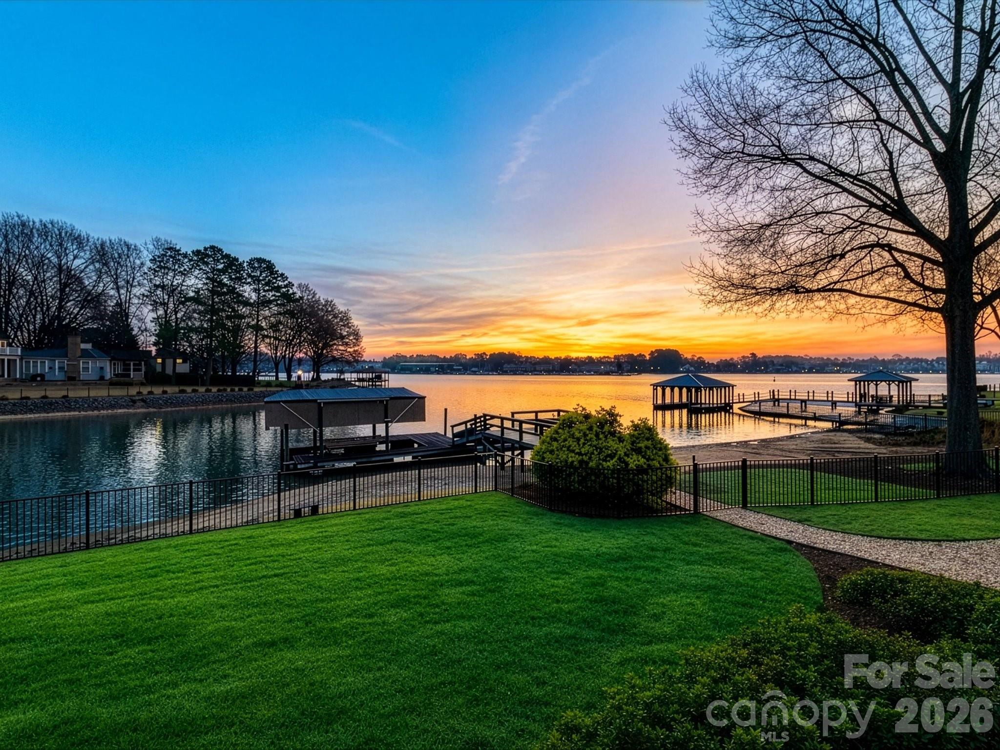 Point Largo - Residential