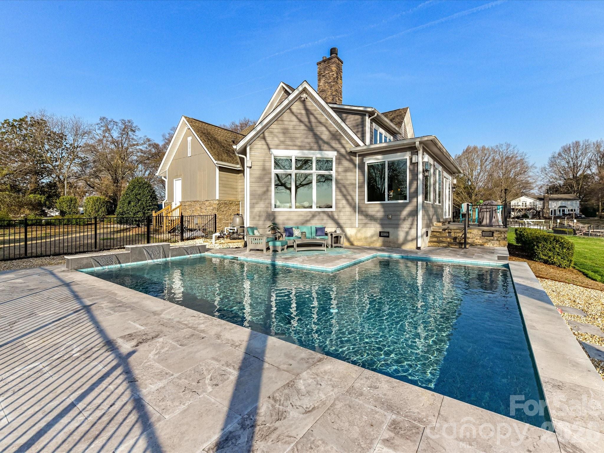 Point Largo - Residential