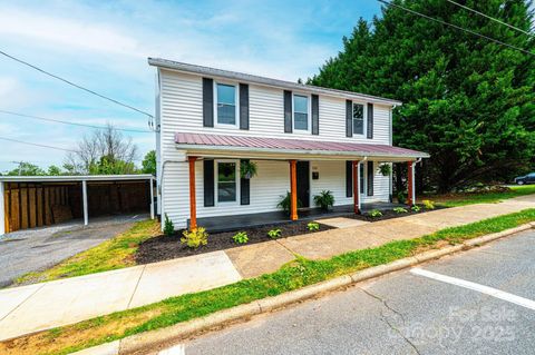 Photo of 210 W 15th Street, Newton, NC 28658 (MLS # 4255997)