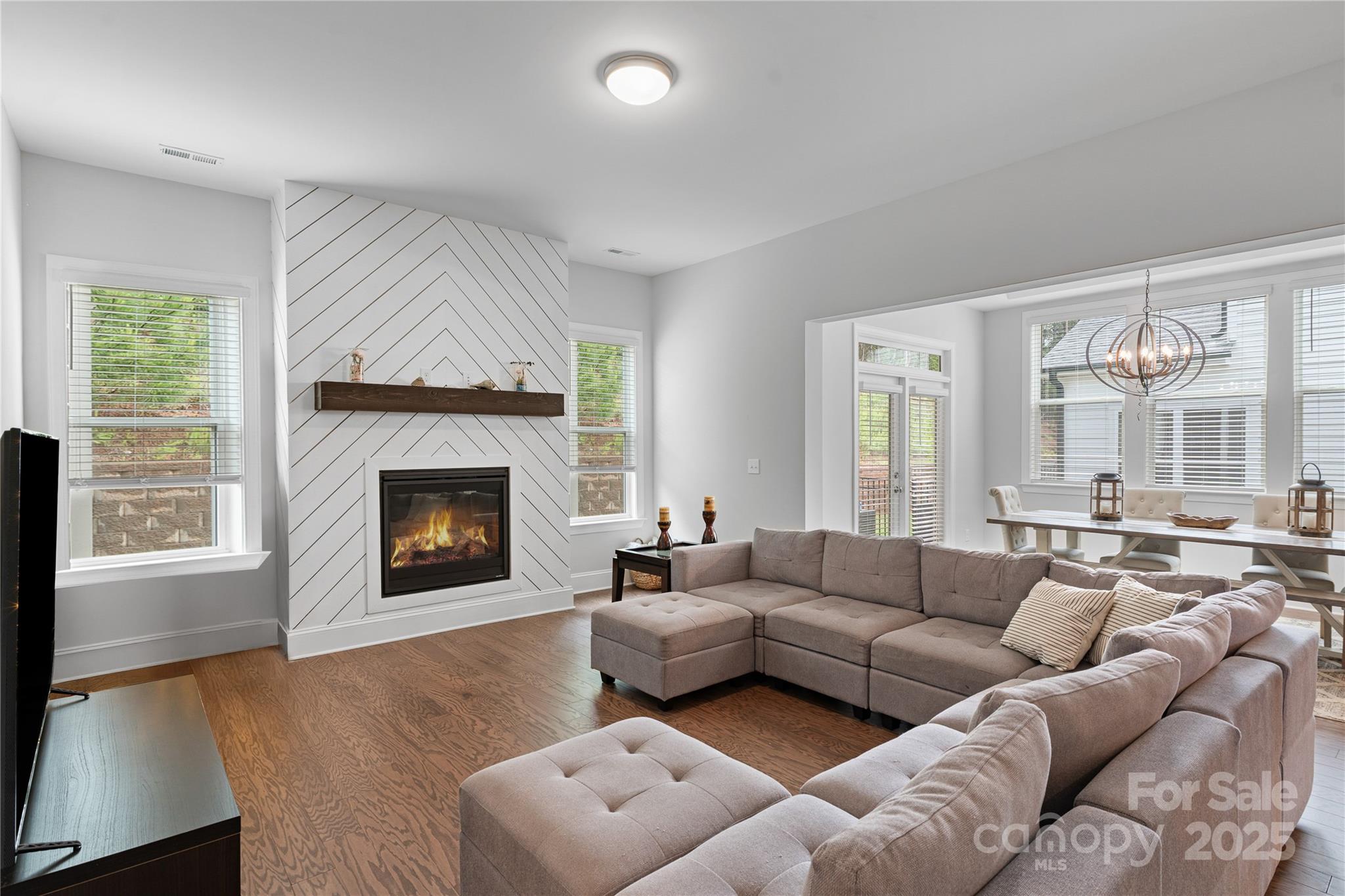 1390 Cedardale Lane