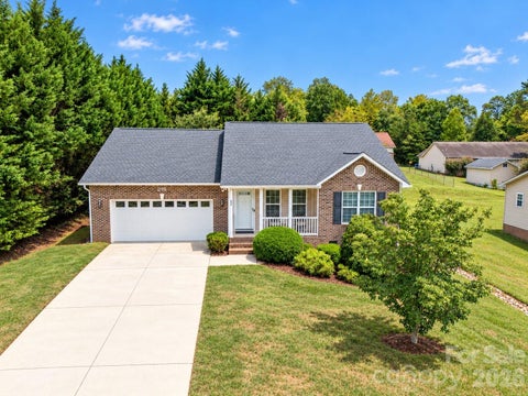 Photo of 215 Pine Meadows Circle, Hickory, NC 28601 (MLS # 4427017)