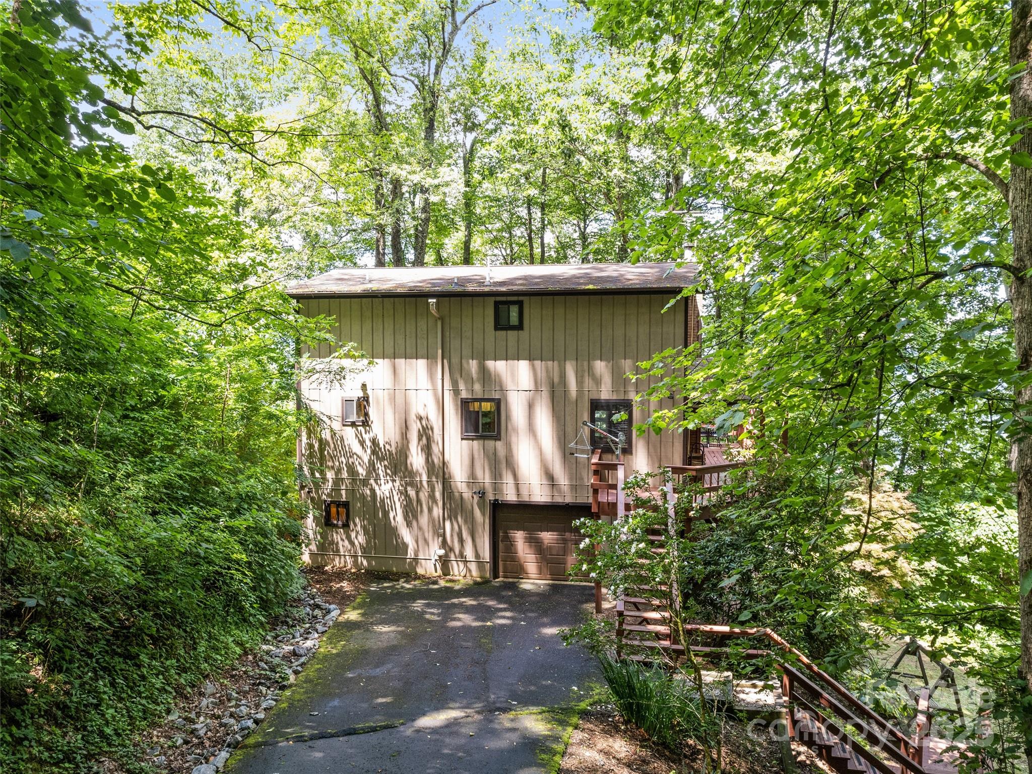 1672 Summit Drive