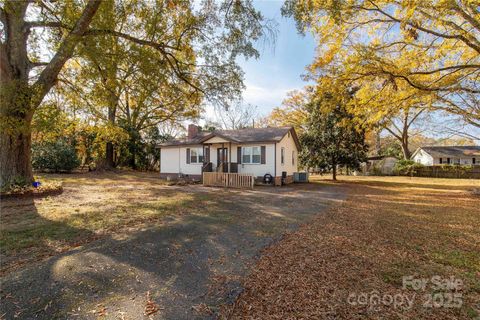 5793 Oak Street Fort Lawn SC 29714