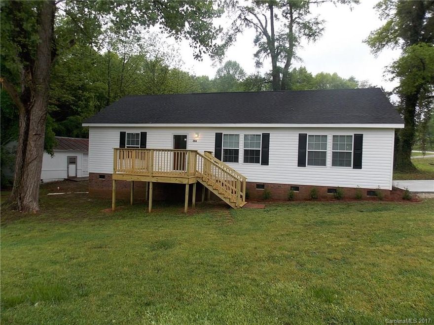 This 3 bedroom home feels like new & is move-in ready! Open greatroom w/gorgeous stacked stone fireplace, spacious dining area, beautiful, bright kitchen w/tile backsplash, lots of cabinets & working space. Generous master ensuite has walk-in shower & soaking tub. All bedrooms have walk-in closets! Freshly painted, new carpet, & elegant crown molding through-out entire home. Enjoy the deck for quiet evenings & the huge, wired workshop for storage & projects. Exceptional home @ exceptional price!