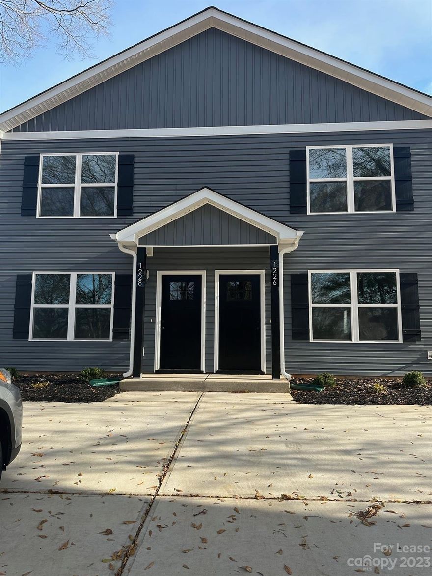 BRAND NEW TOWNHOME IN VIEWMONT!! These beautiful 3 BR 2.5 BA townhomes are located in the Viewmont area.  Convenient to dining and shopping.  Also, convenient to Hickory and Hwy 70.  This lovely units has granite countertops and stainless steel appliances.  Upstairs there are 3 BR's and 2 full baths.  Come take a look at these nice units.