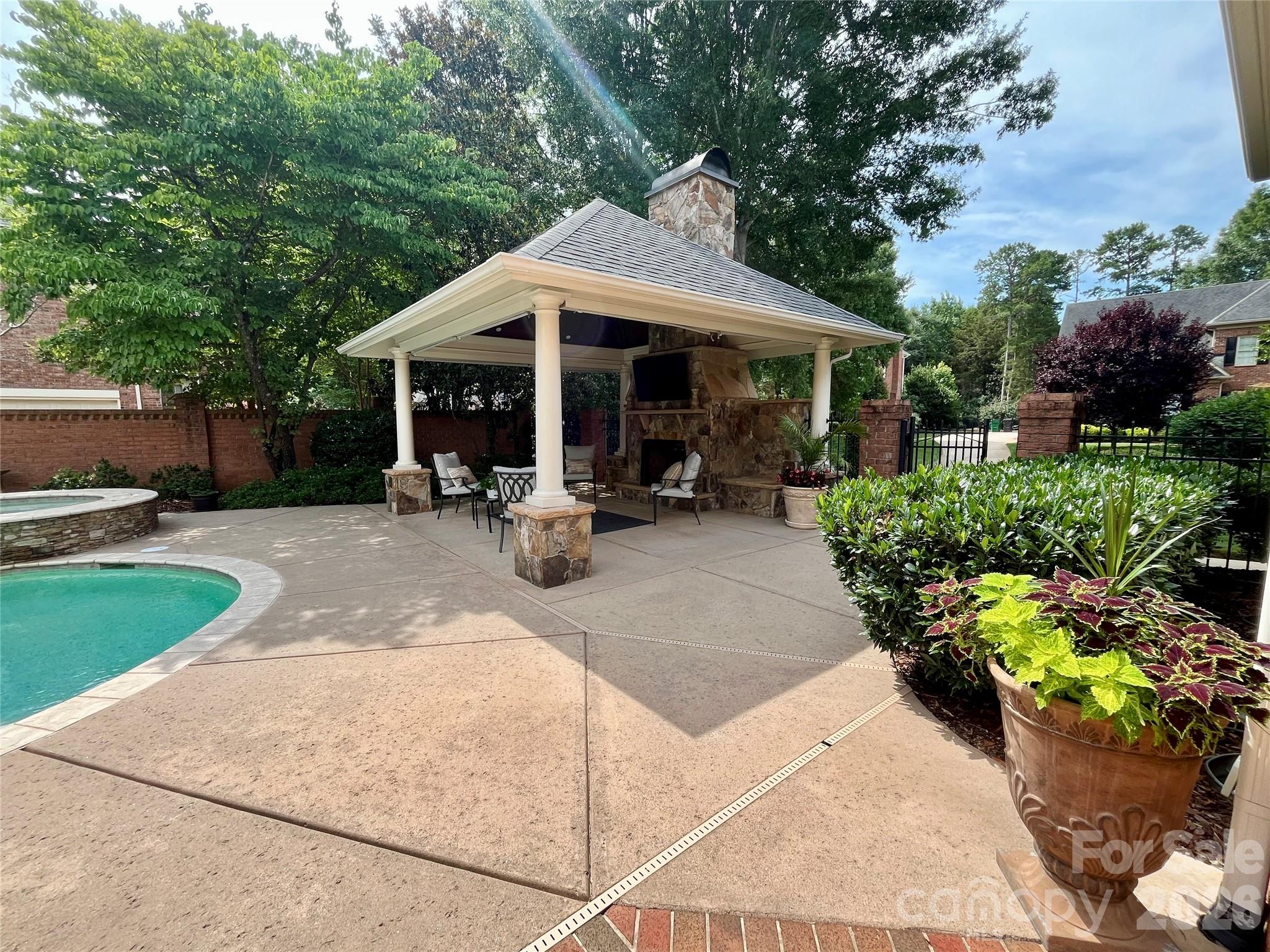 6907 Meadow Run Lane