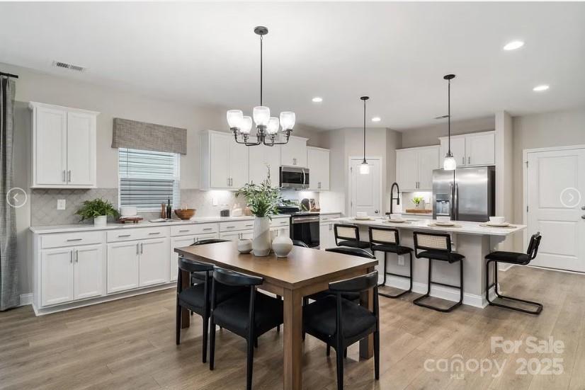 1045 Mapletree Lane