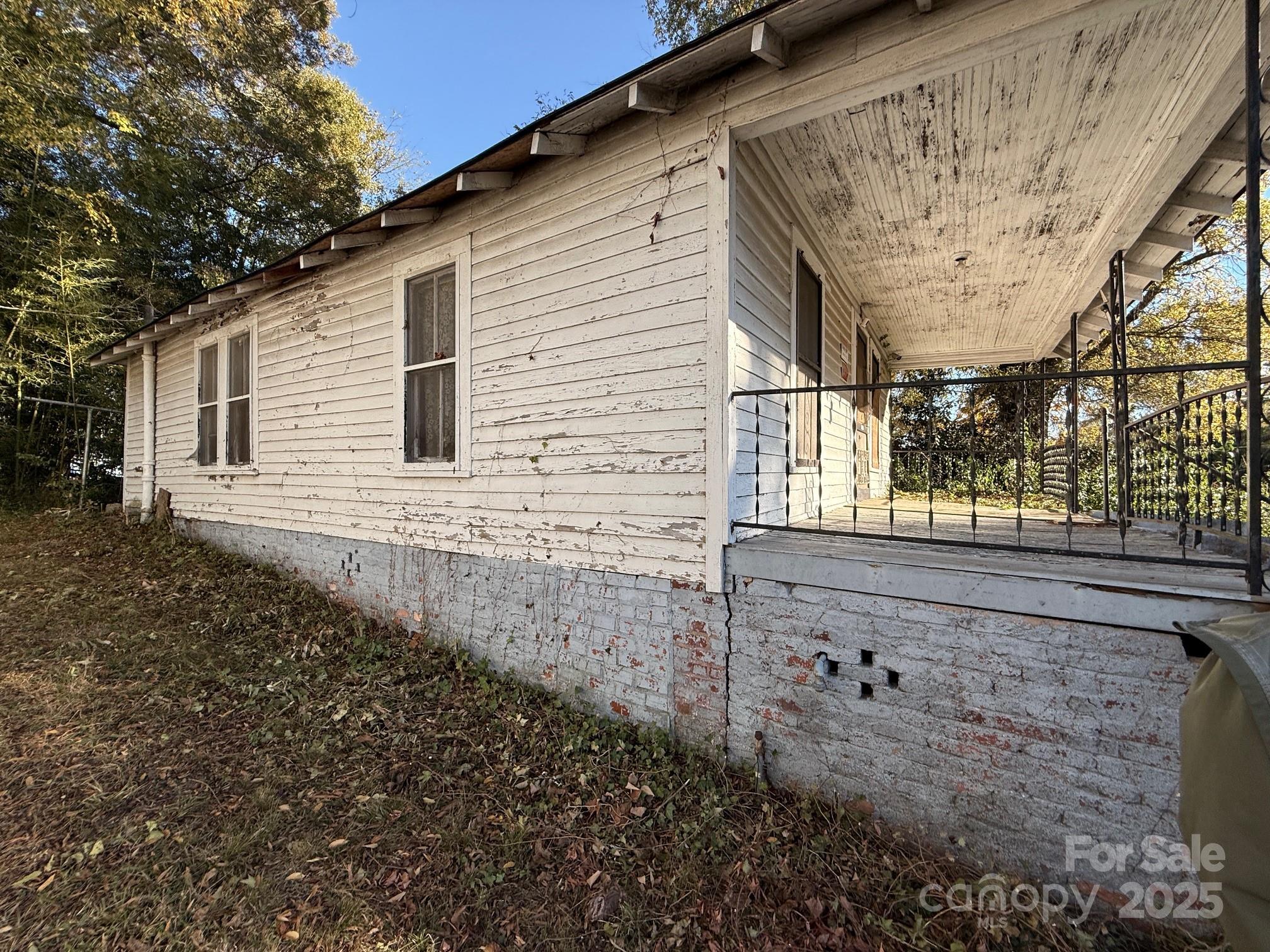 235 Broad Drive SW