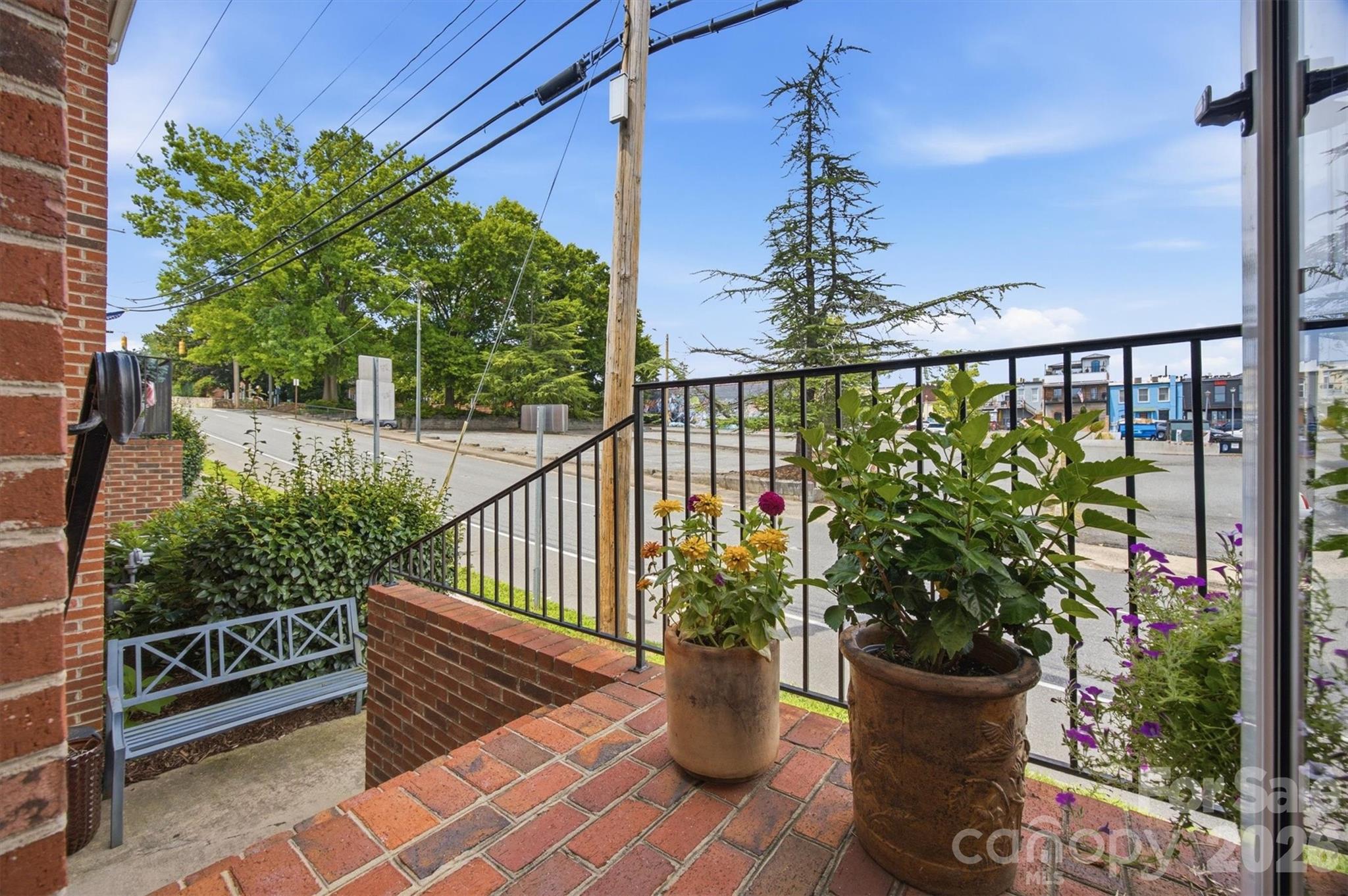 115 W Meeting Street