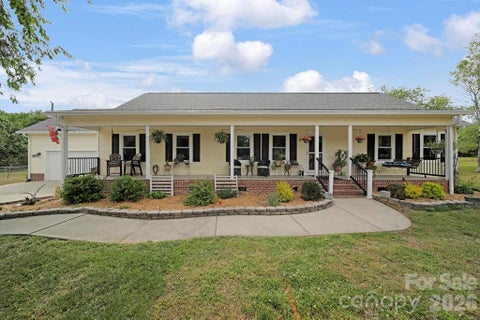 Photo of 530 Calabash Road, Clover, SC 29710 (MLS # 4377423)