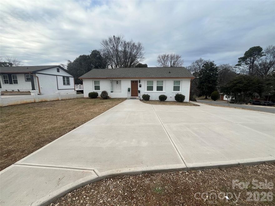 **BRAND NEW CONCRETE DRIVEWAY**

Beautifully updated, move in ready brick ranch home in a prime location close to uptown Charlotte. Currently set as an income producing airbnb, this home features spacious corner lot with the potential for future expansion, workshop or outbuilding. Major systems such as AC, roof, water heater, plumbing, electrical has been updated in 2021. Located just minutes from major interstates, dining, and shopping, this property offers the perfect blend of convenience, charm, and income potential. Whether you're looking for a fully furnished personal residence or a ready-to-go investment, this home checks all the boxes so schedule your showing today before it's too late!
**PROPERTY CAN BE USED AS COMMERCIAL SUCH AS AN OFFICE OR DAYCARE. PROPERTY IS CURRENTLY ZONE N1-B, WHICH ALLOW FOR DUPLEX OR TRIPLEX**