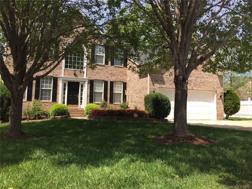Well maintained, spacious, beautiful home with two masters. Great location in Ballantyne! Two story foyer and living room. Foyer has luxurious columns with hardwoods that extend into hallway, kitchen, and breakfast area. Two story living room has gas fireplace. Kitchen with granite counter tops and island. Huge walk in master closet! Tons of storage space! Back yard has nice deck and is fenced in. Home is located on a cul-de-sac.