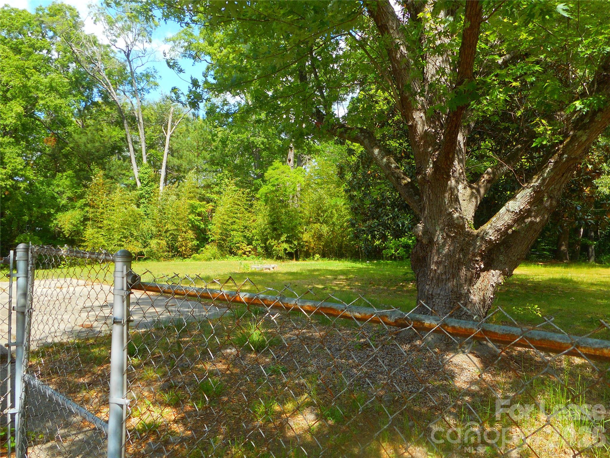 Cherokee Woods - Residential Lease