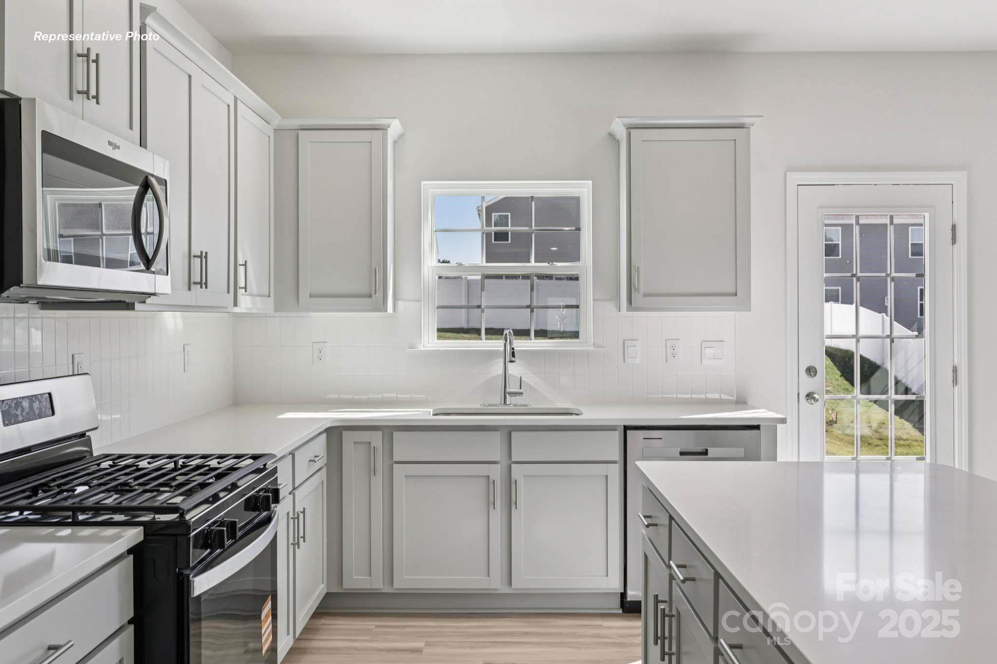 The Hamptons at Hickory - Residential