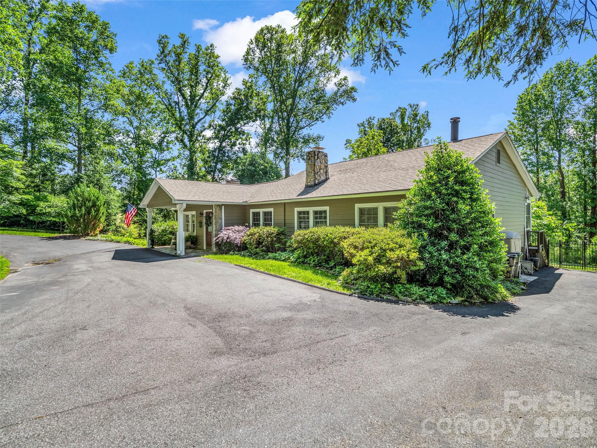 52 Forest Road