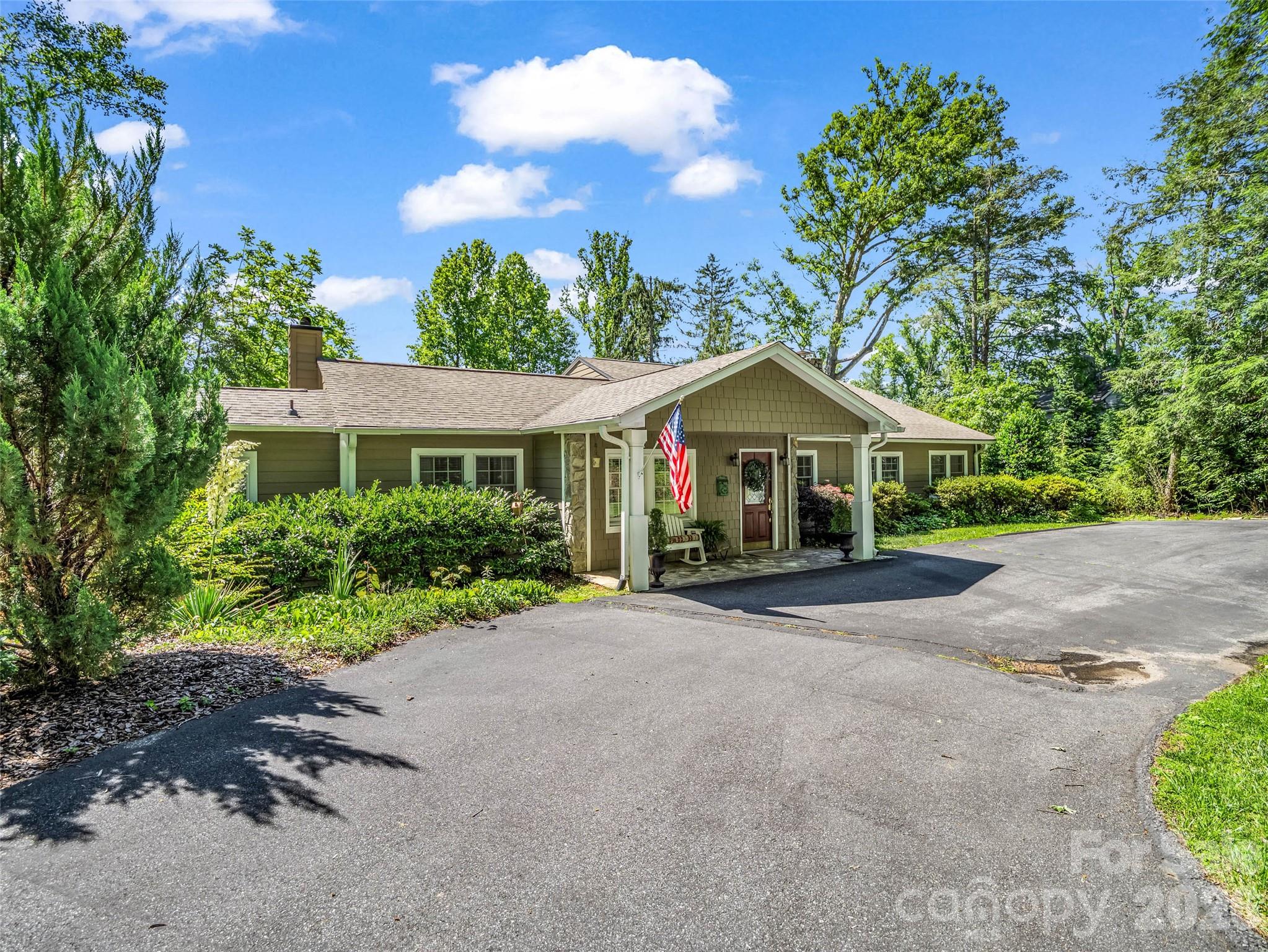 52 Forest Road