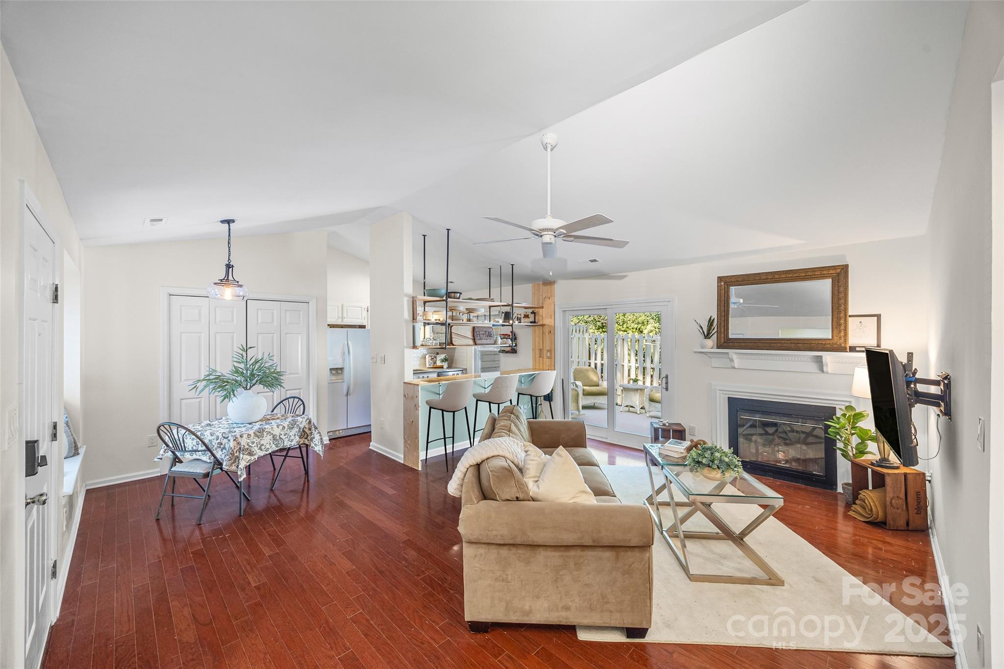 2710 Von Thuringer Court