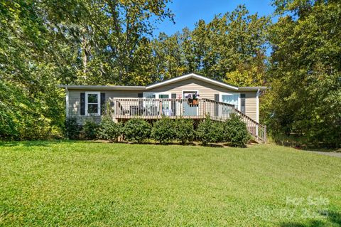 5556 Hidden Oaks Drive Bessemer City NC 28016