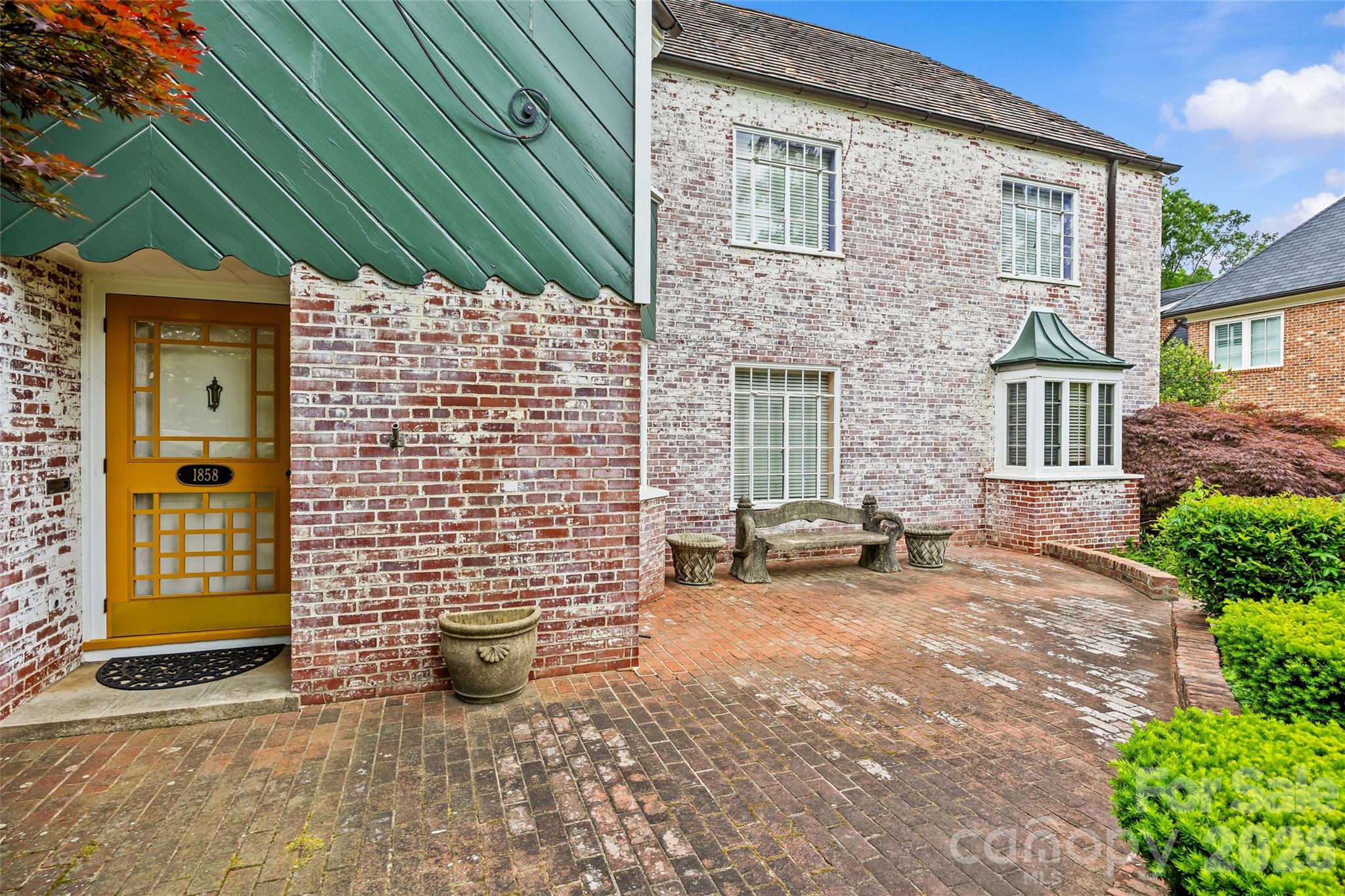 1858 Queens Road W