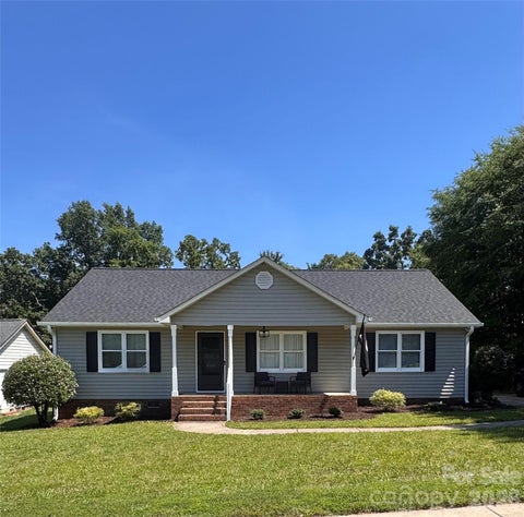 Photo of 600 Gray Drive, Charlotte, NC 28213 (MLS # 4391536)