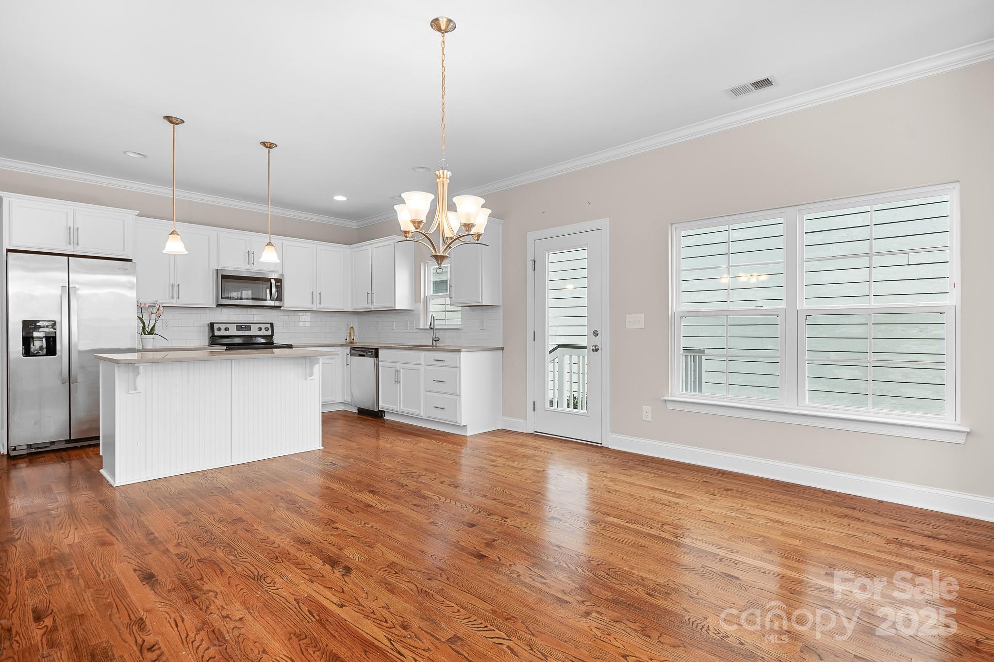 2363 Shanklin Lane S