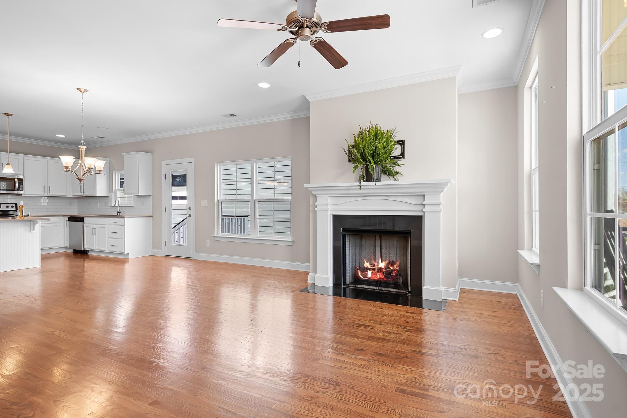 2363 Shanklin Lane S