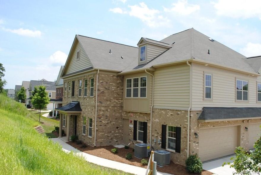 3 bedroom 2.5 bath with two car garage in convenient Riviera!  Formal dining room, great room, breakfast room and island kitchen.  Kitchen includes upgraded cabinetry, granite countertops, stainless steel appliances and tile backsplash.  Master suite features trey ceiling, walk-in-closet, dual sinks and oversized shower.