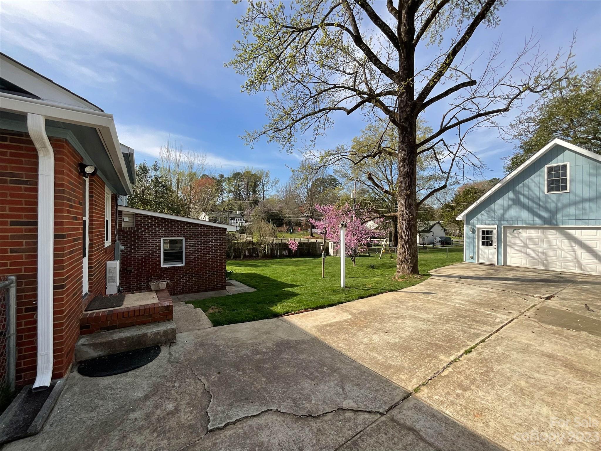 Laurelwood - Residential