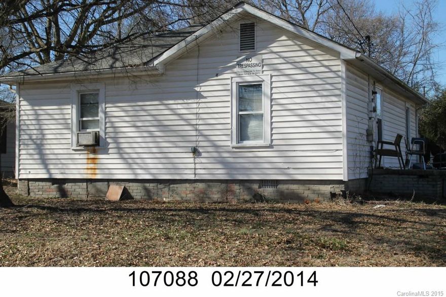 Investor special!! Needs some work so we Priced it right! Hardwood floors . Vinyl siding. Extra lot next to this property is available at $10,000.