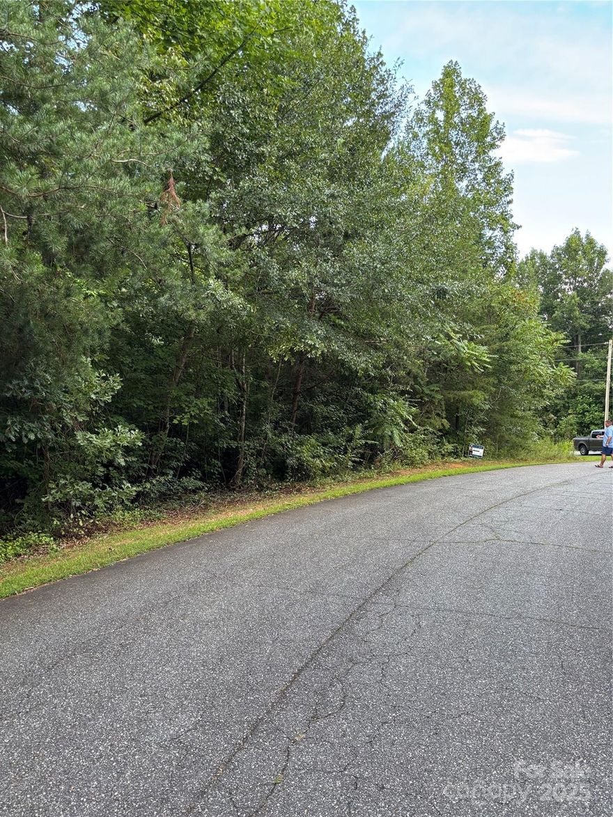 Build your dream home in Laurel Ridge Subdivision!
Discover 10 beautiful lots for sale, available in a variety of sizes-perfect for building the home that fits your style.