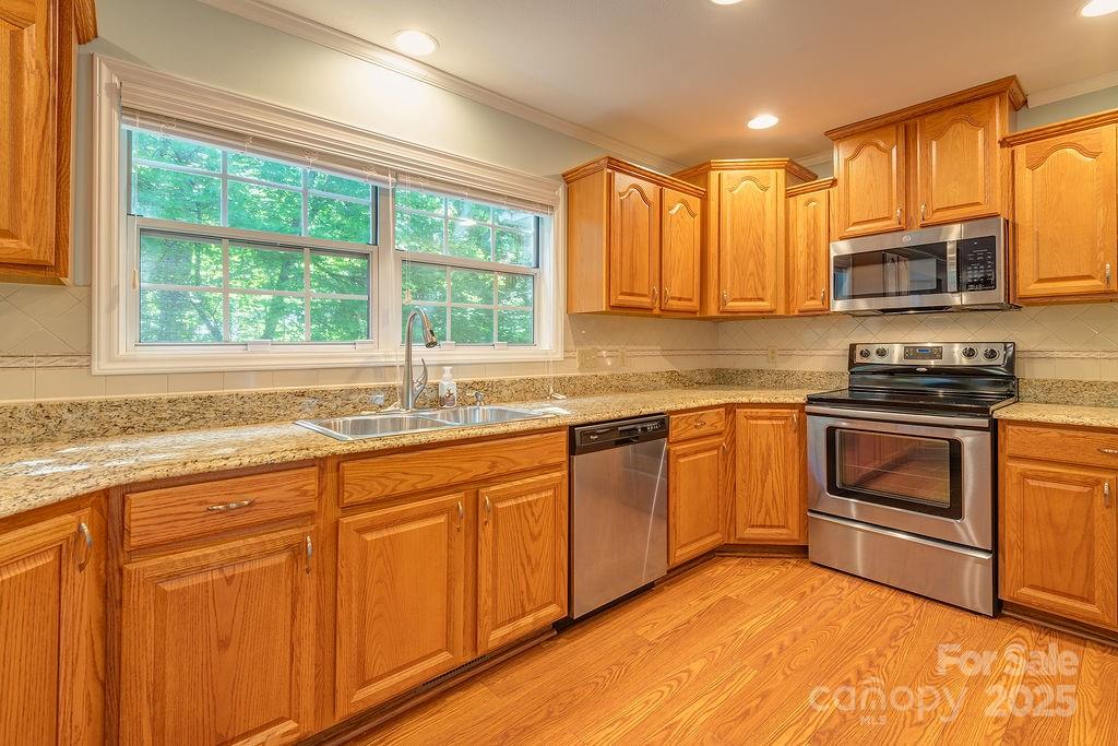 100 Thistle Knoll Court