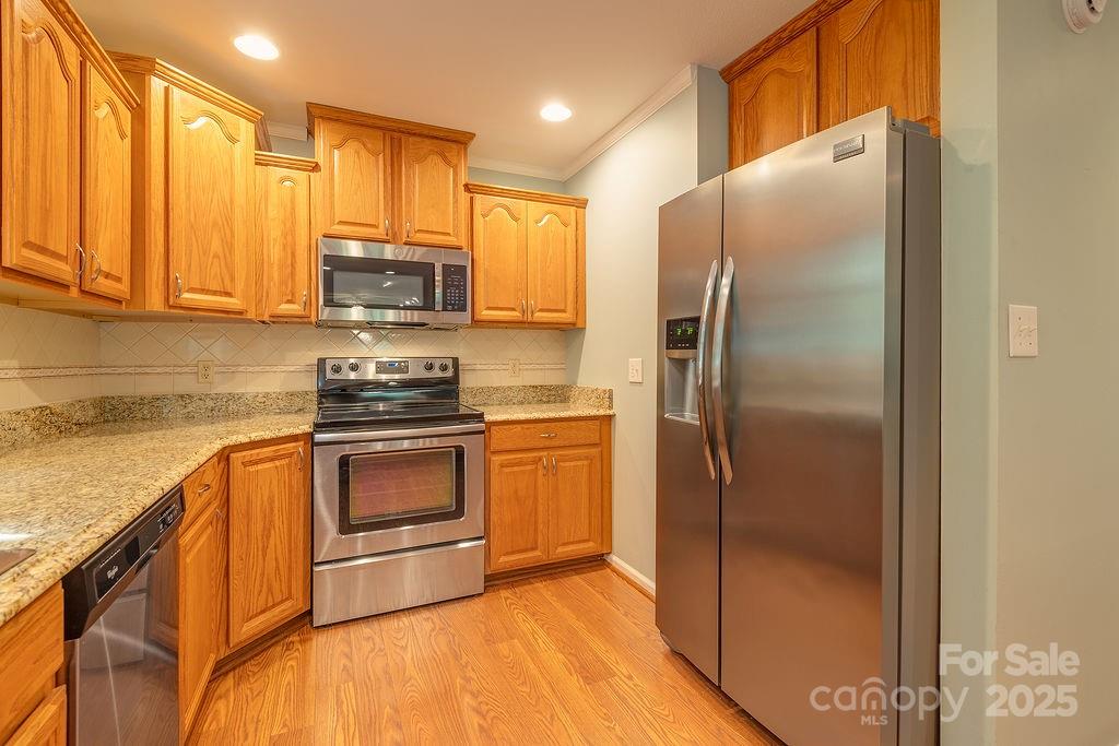 100 Thistle Knoll Court