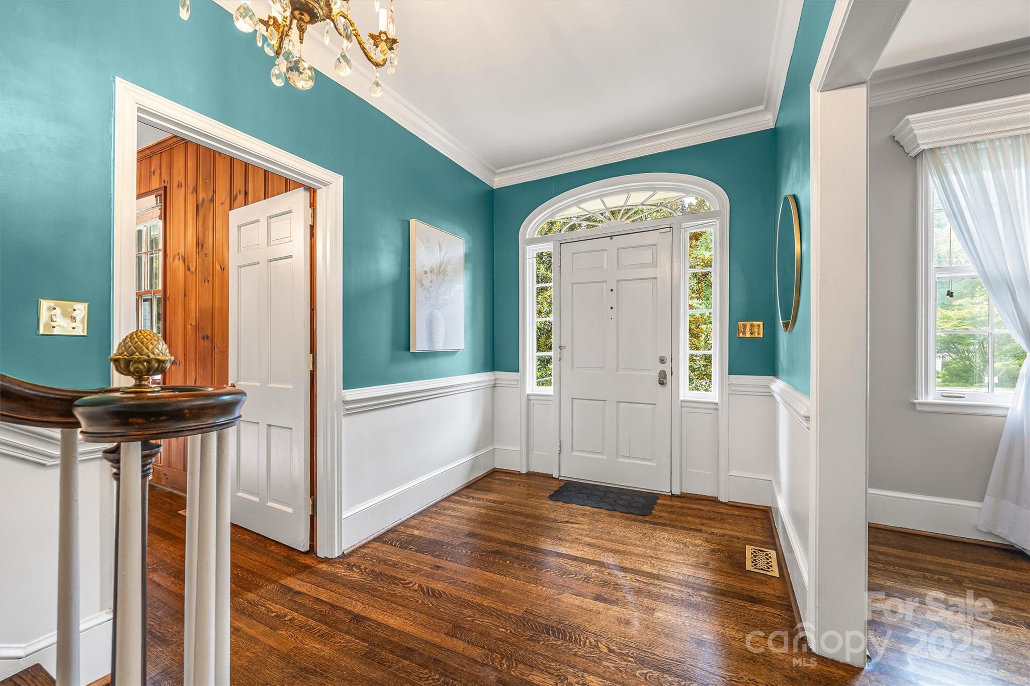 626 Oakwood Lane