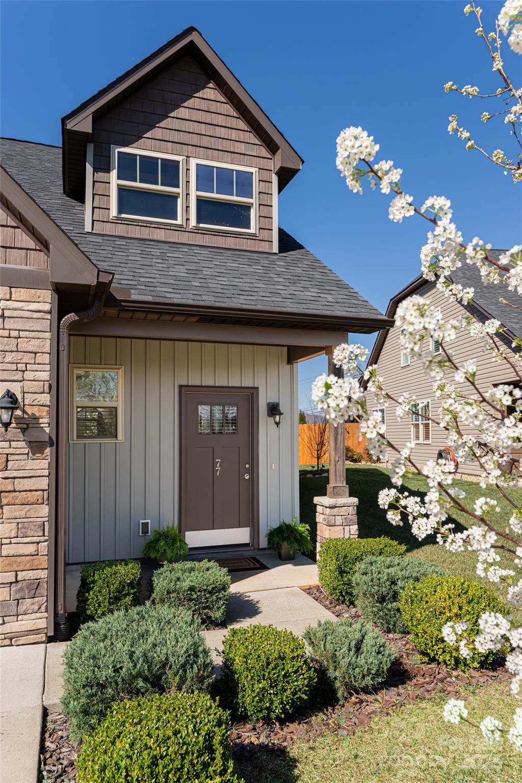 77 Halcyon Court