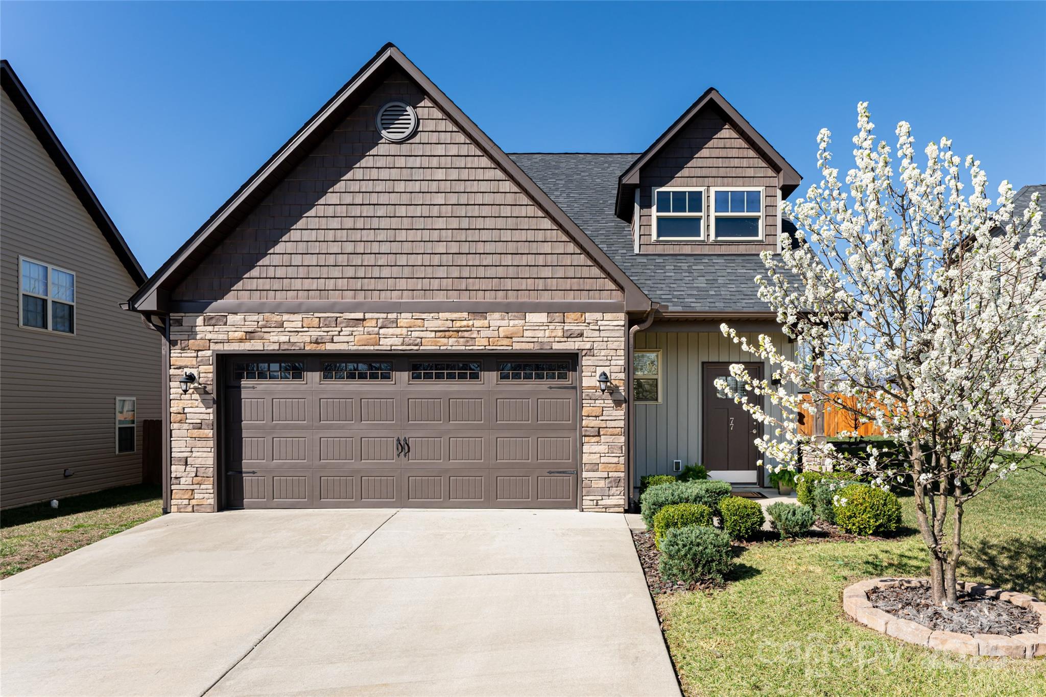 77 Halcyon Court