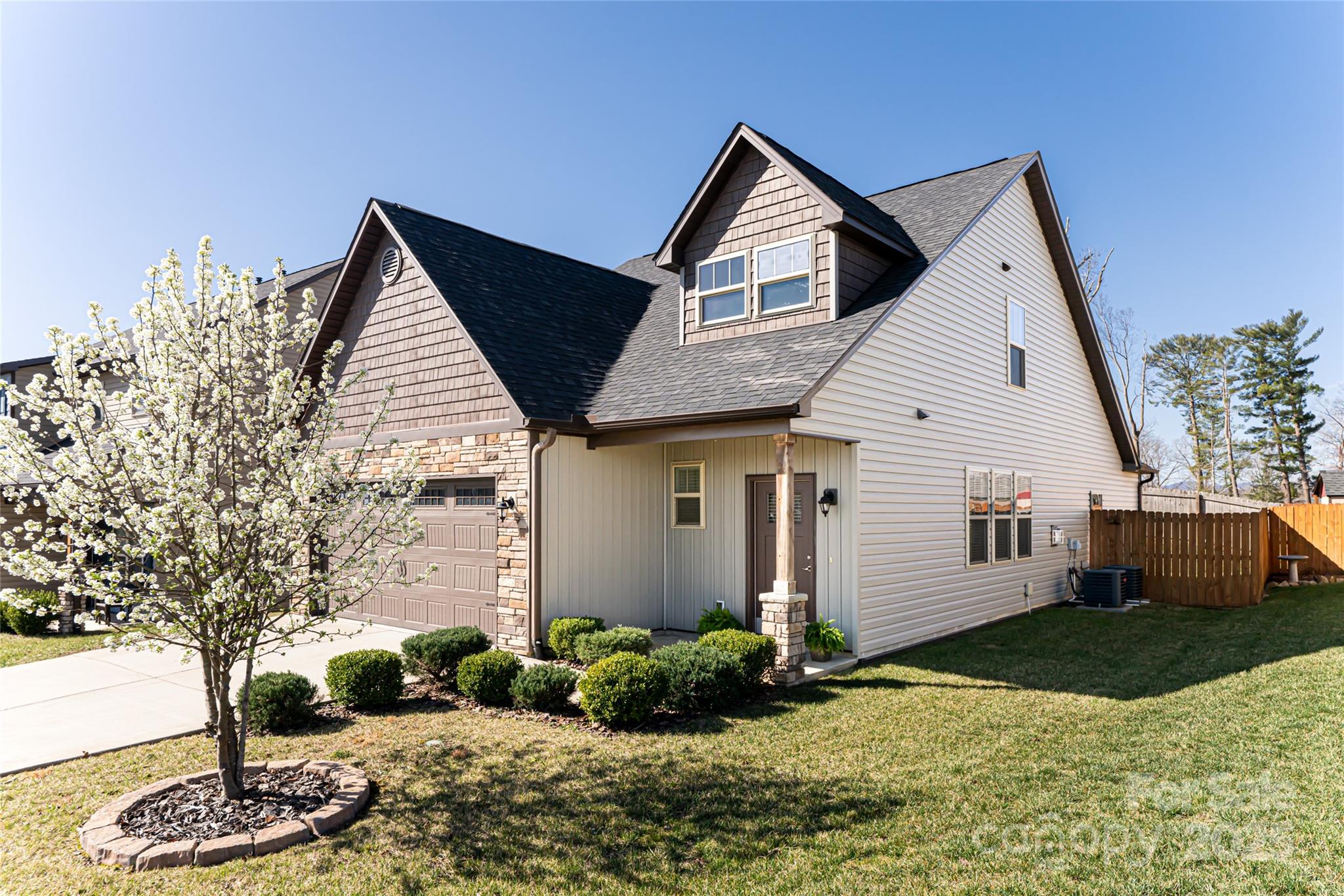 77 Halcyon Court