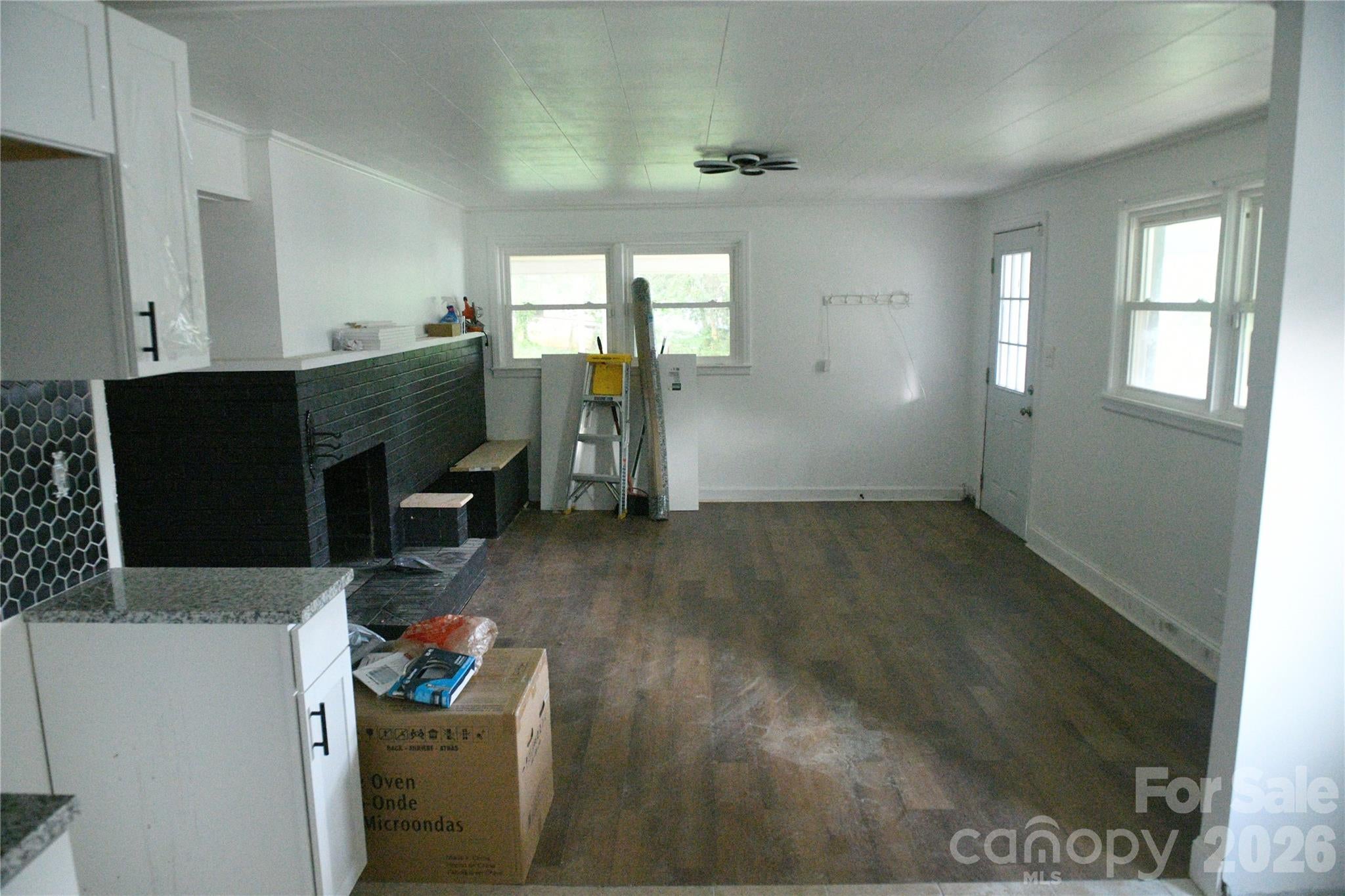 1605 W 4th Avenue