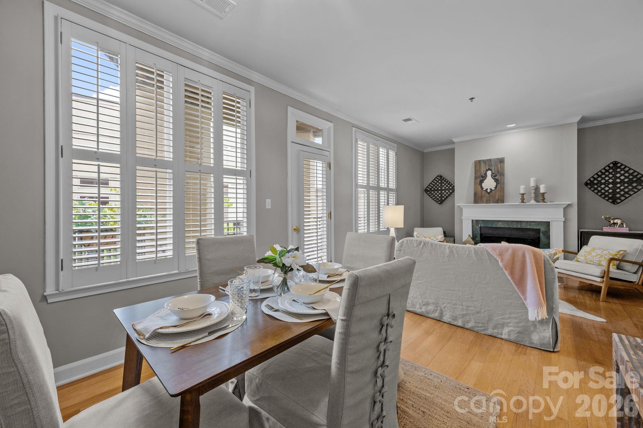 416 Queens - Residential