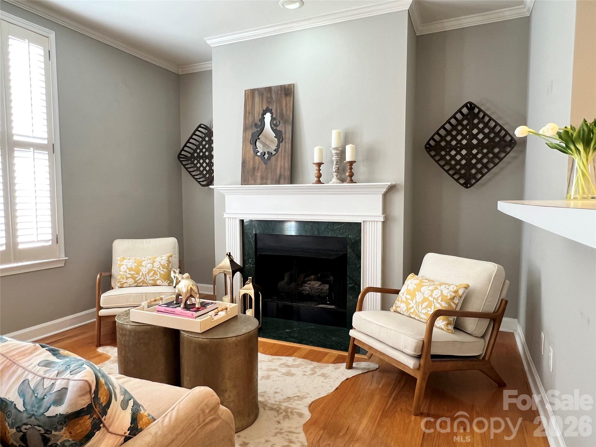 416 Queens - Residential