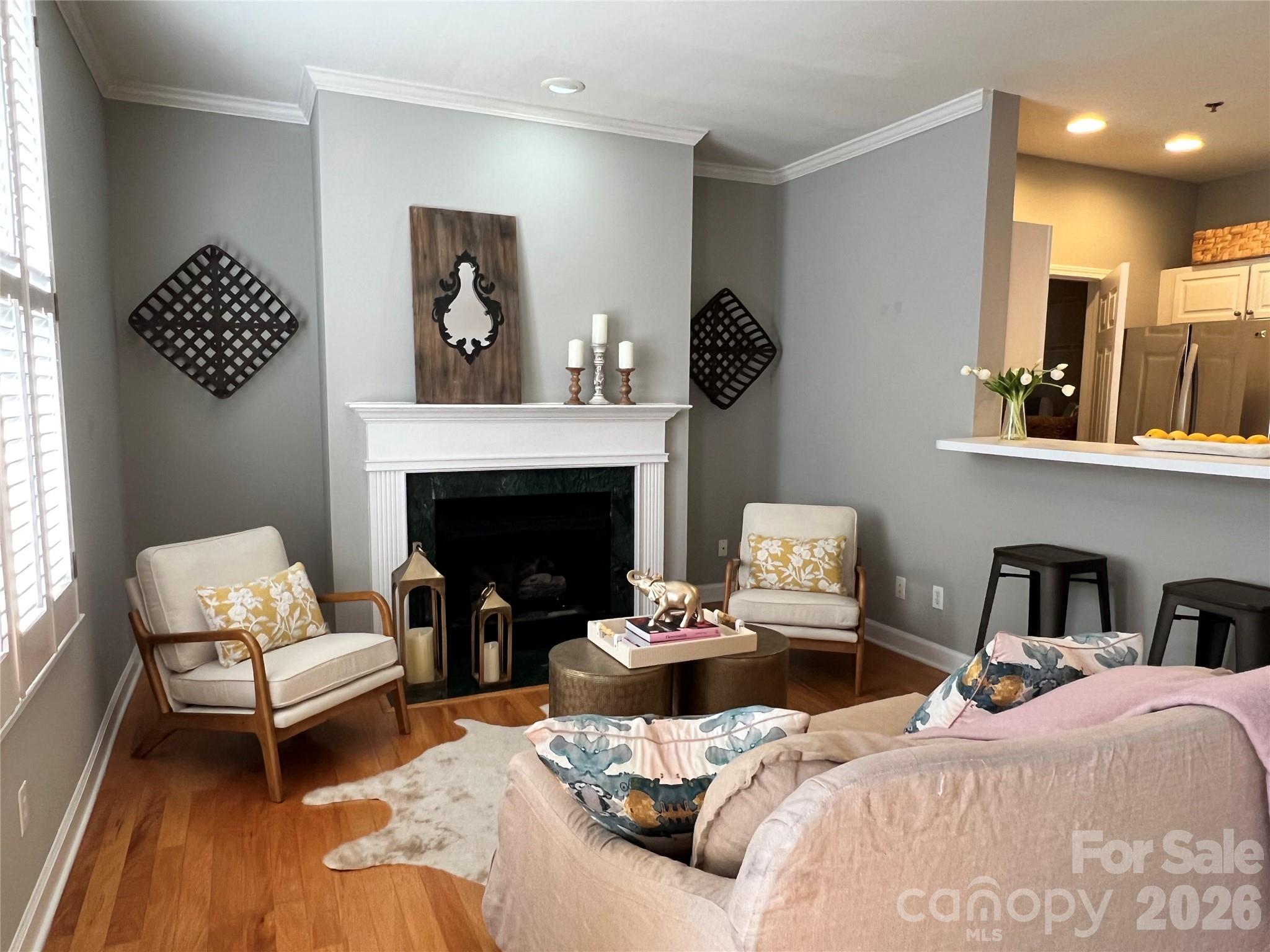 416 Queens - Residential