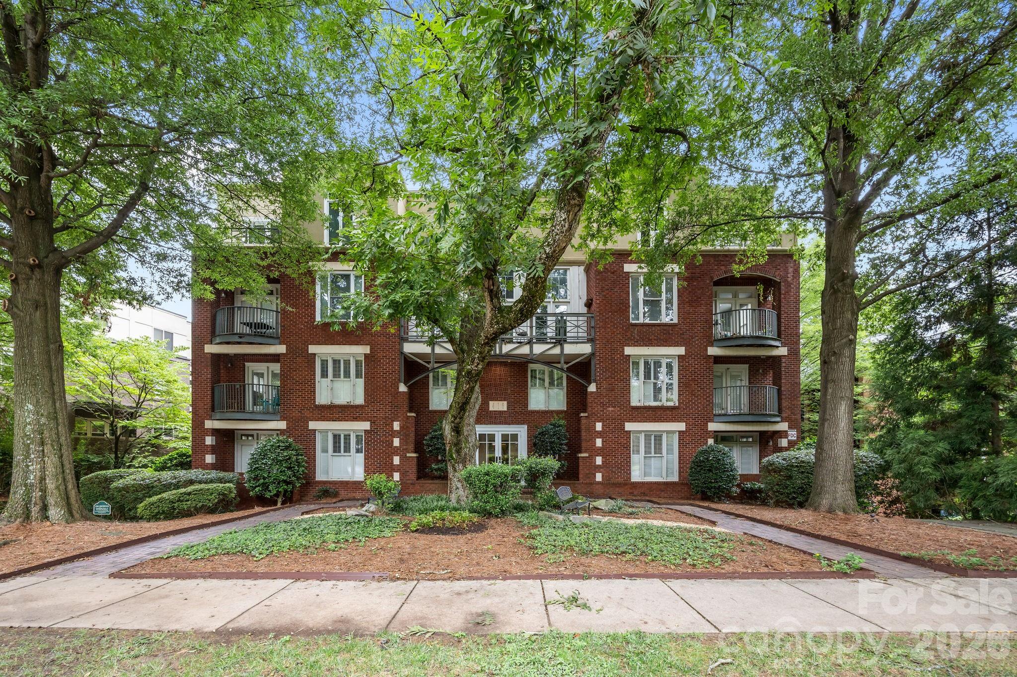 416 Queens - Residential