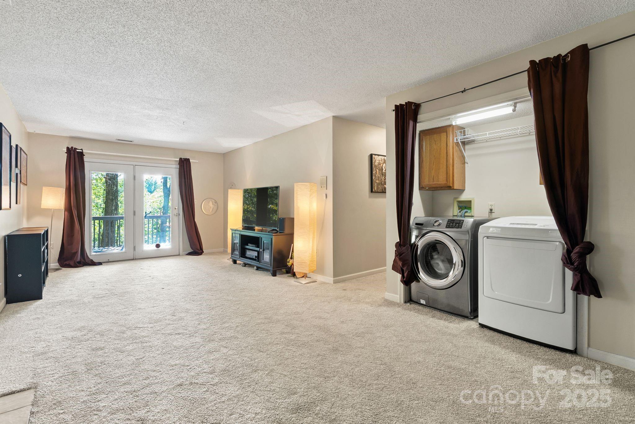 Hunters Trace - Residential